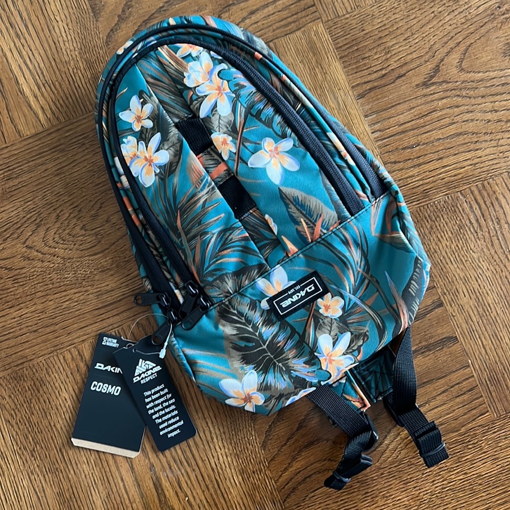Dakine Cosmo backpack NWT in emerald tropic RARE collector item tag
